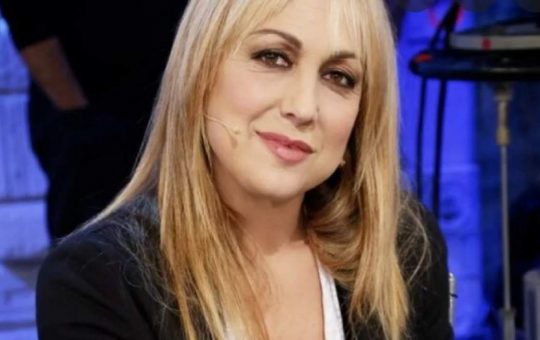 Alessandra Celentano nella scuola di Amici non ha occhi che per lui