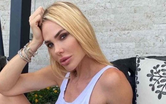 Ilary Blasi e il suo outfit per la visita ai Musei Vaticani