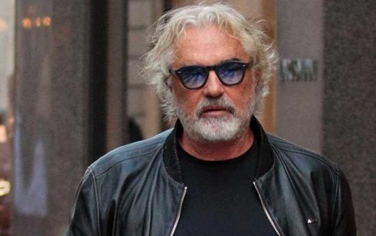 Flavio Briatore su Instagram accanto al suo amore dalle curve mozzafiato