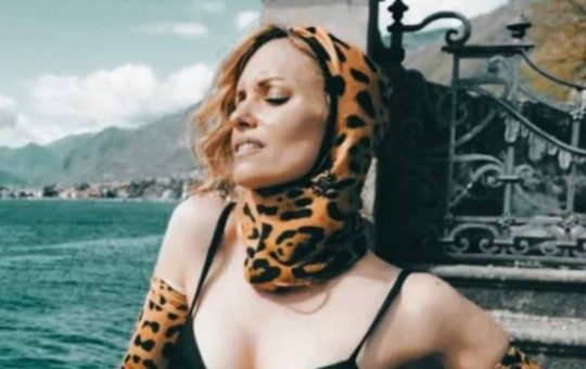 Justine Mattera dolore atroce alle gambe