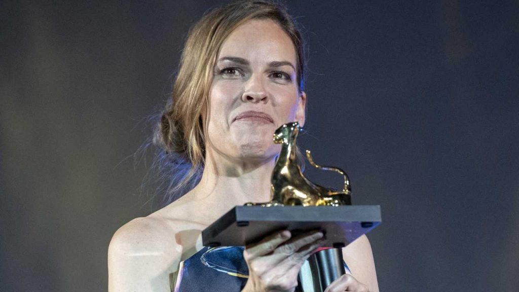 The Good Mother In Anteprima Il Trailer Del Thriller Con Hilary Swank Solocine 4543